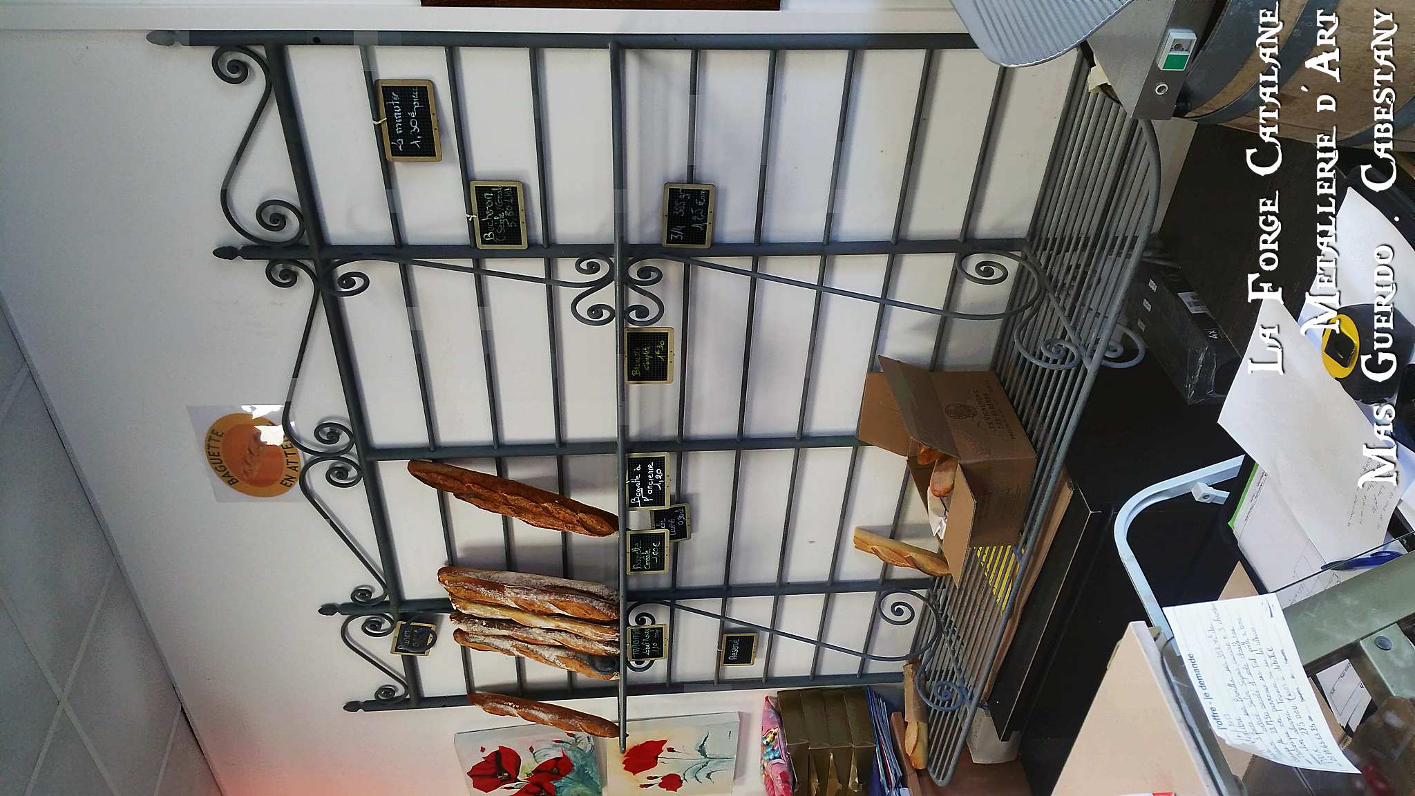 meuble presentoir boulangerie forge catalane.jpg